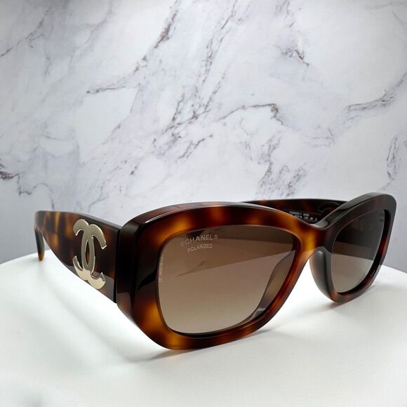 New CHANEL Sunglasses - Picture 5 of 16